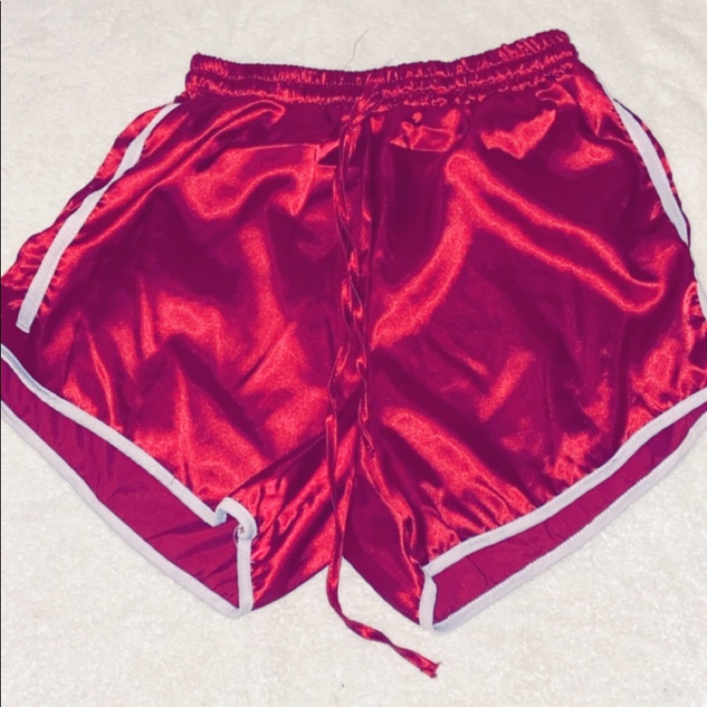 Silk textured burgundy shorts‼️